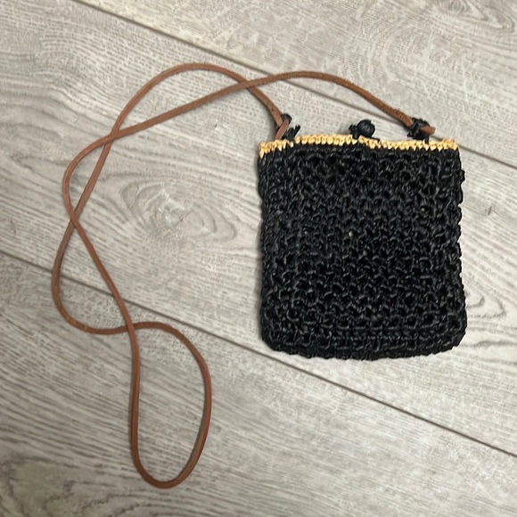 FREE PEOPLE: SMALL WOVEN BAG - Picture 1 of 5